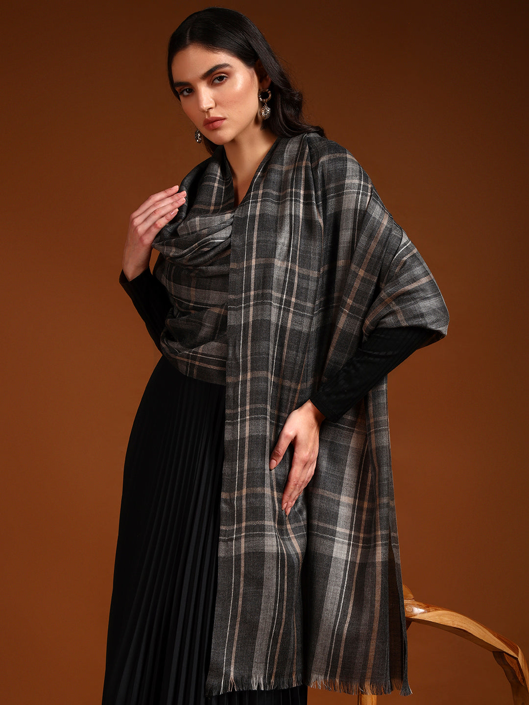 Women 100% Pure Wool Checkered Stole, Sustainable and Natural Fabric (Size 71x203 CM)