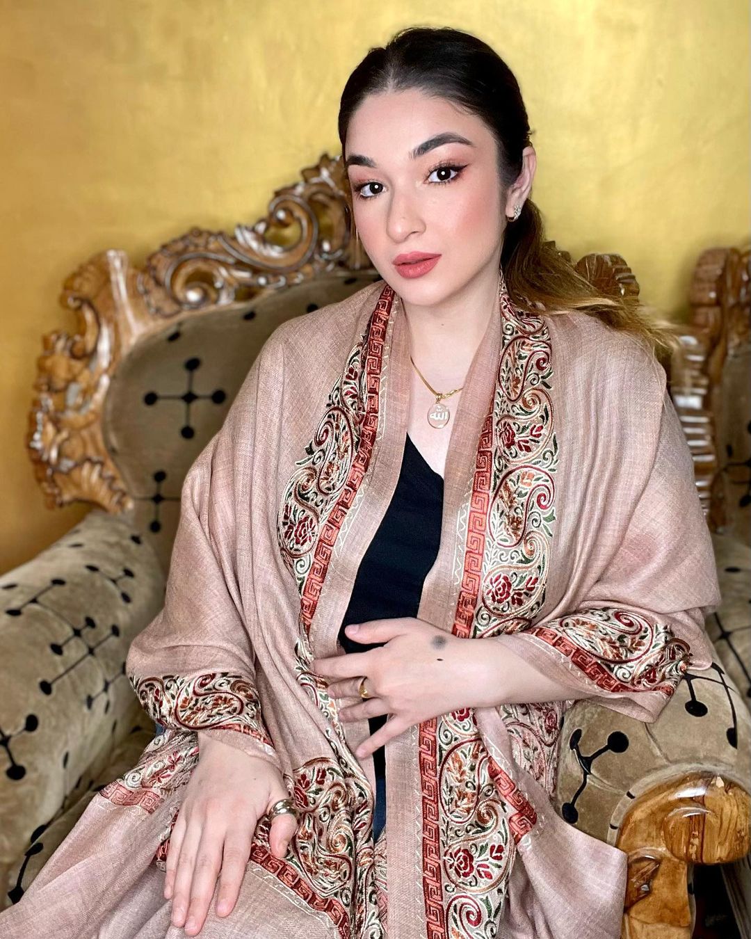 Women's Roohani 100% Pure Wool Nalki Embroidered Stole (Size 71x203 CM)