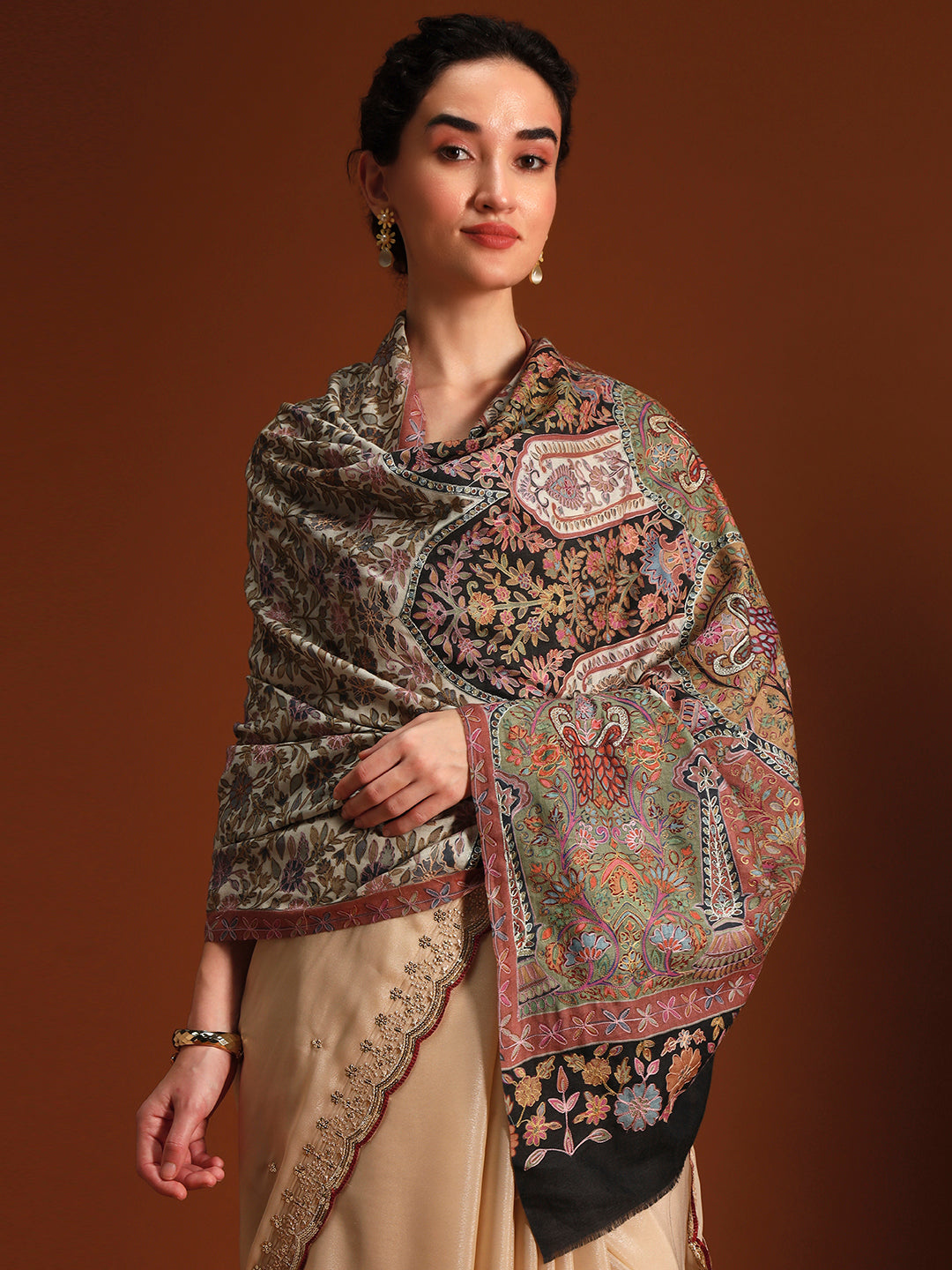 Women Mughlia Bagg Fine Wool Fabric Kalamkari Embroidered Shawl