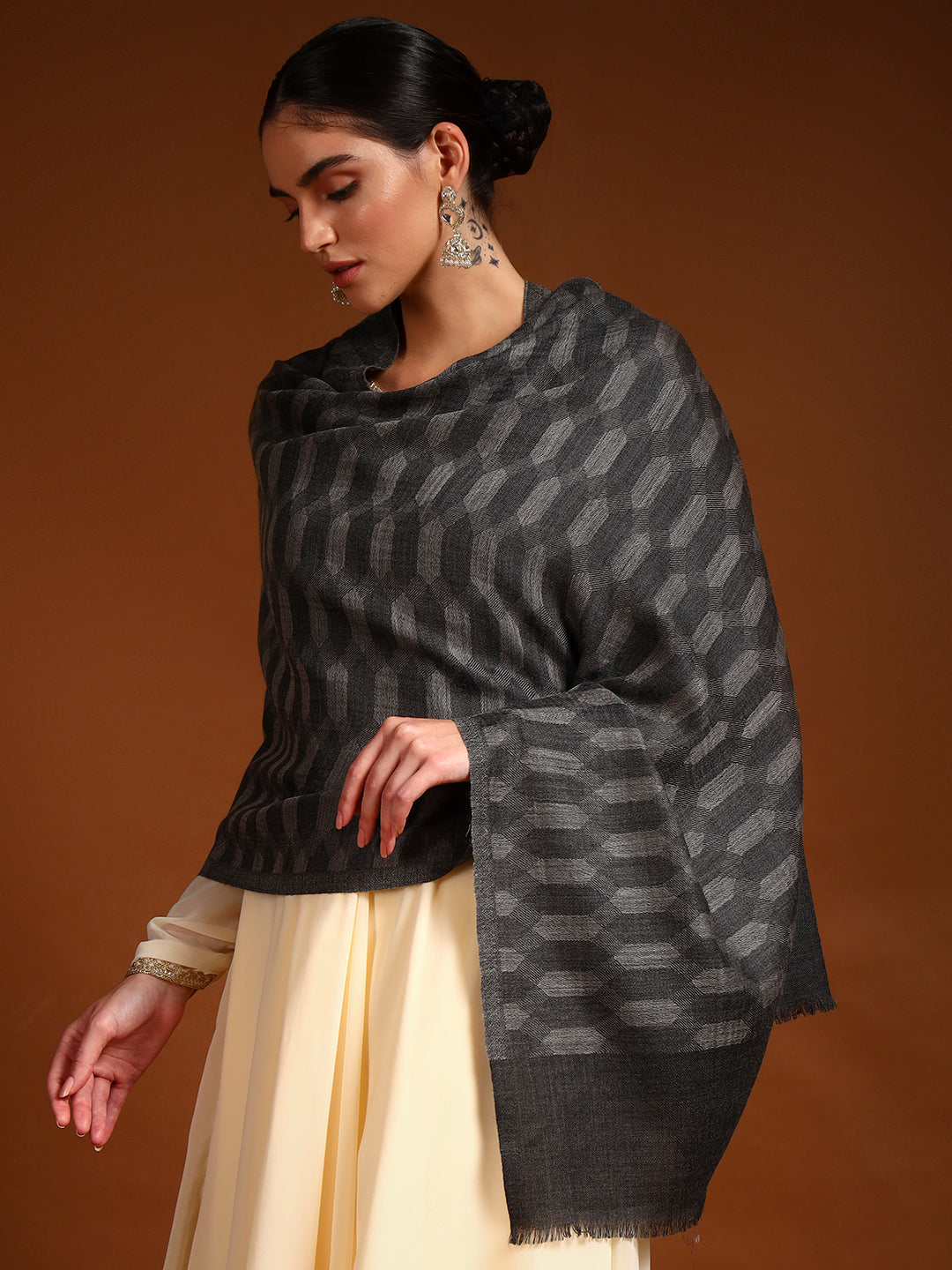 Women 100% Pure Wool Checkered Stole, Sustainable and Natural Fabric (Size 71x203 CM)