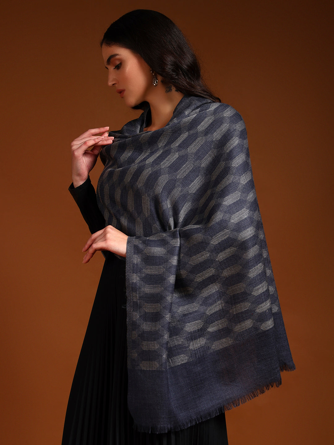 Women 100% Pure Wool Checkered Stole, Sustainable and Natural Fabric (Size 71x203 CM)