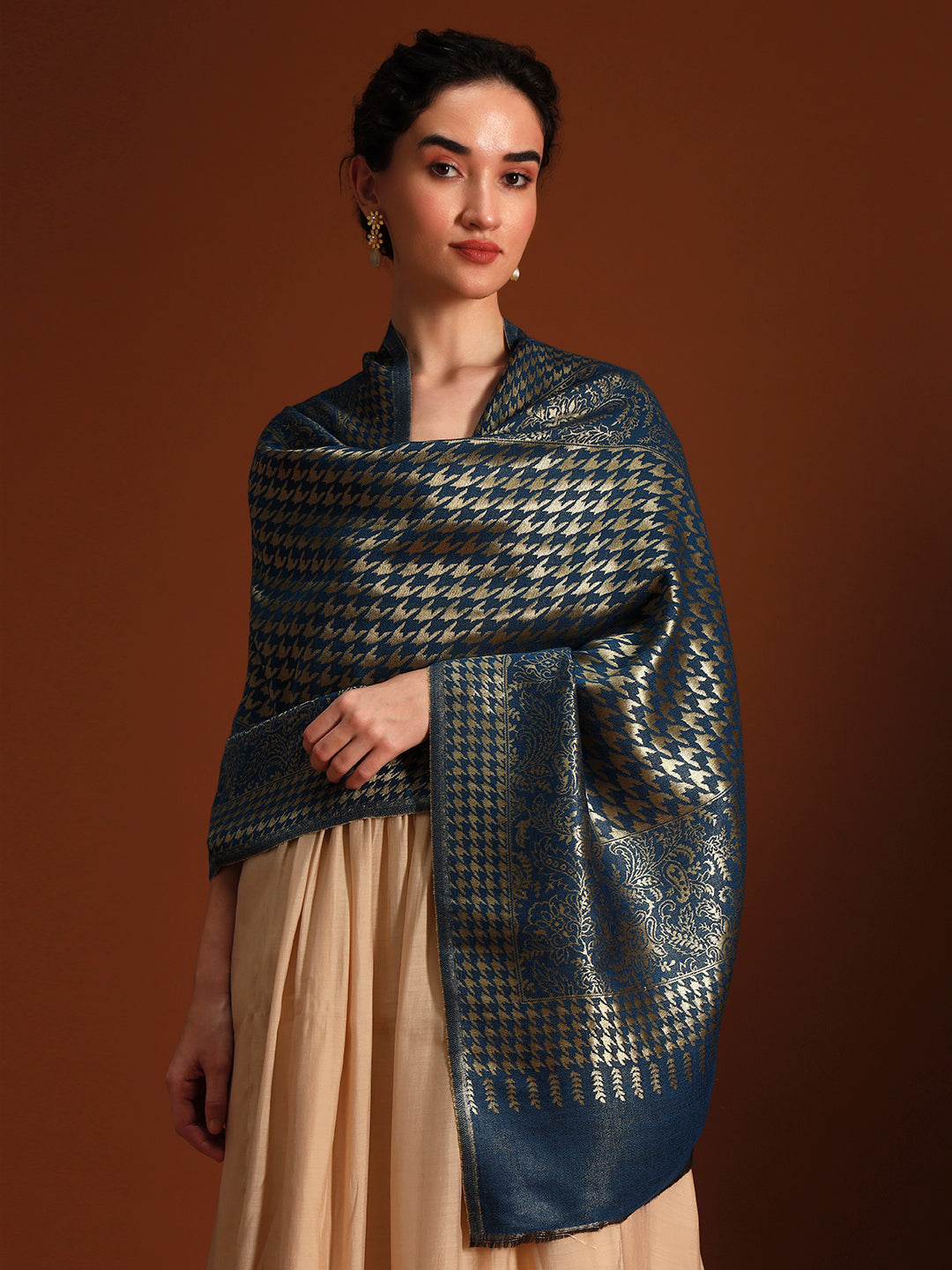 Women Royal Zari Elegance Stole