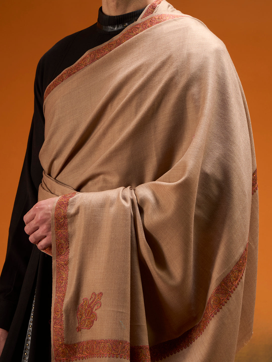 Men kashida Kingri Embroidered Lohi Shawl