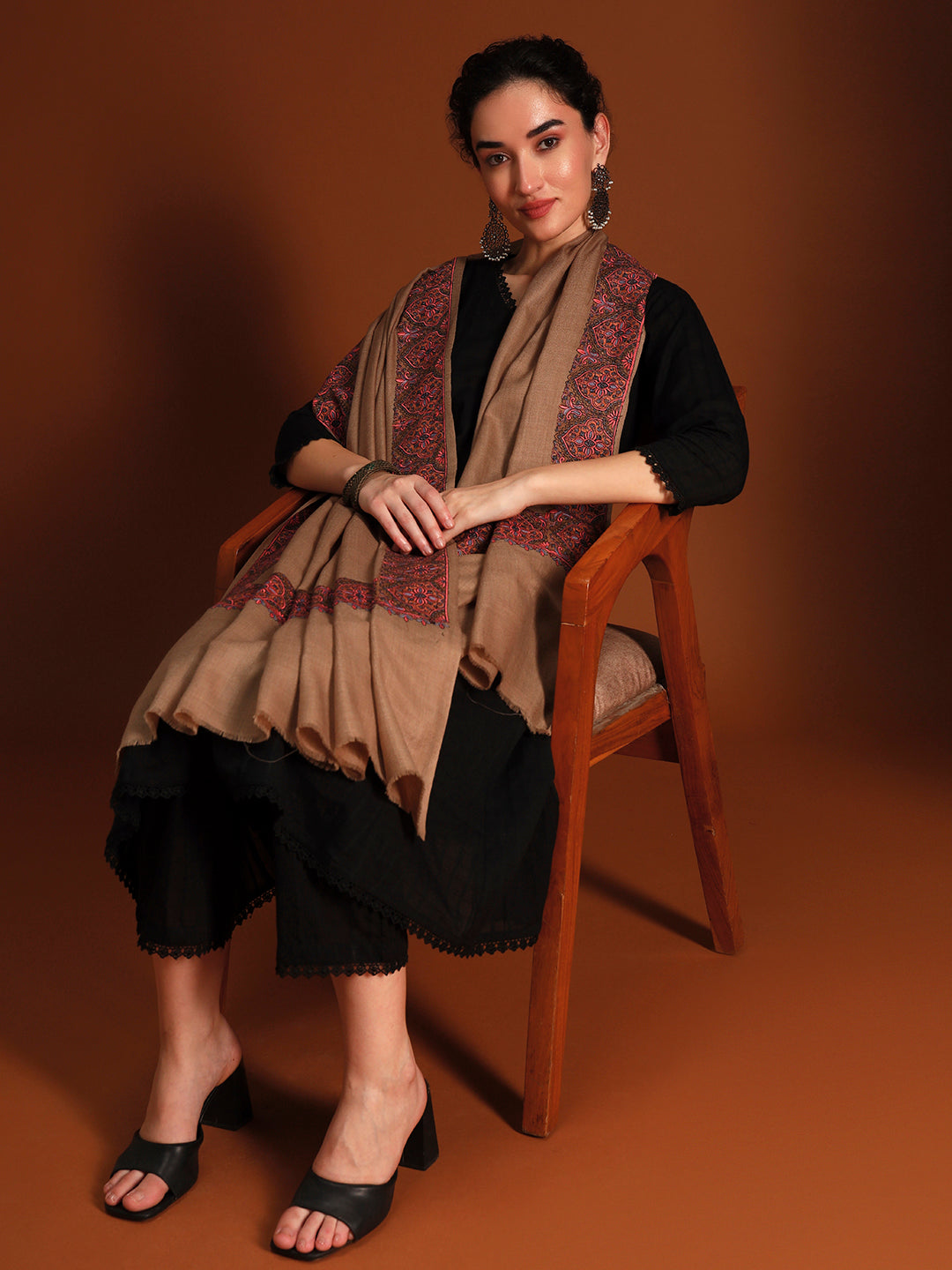 Women Nafāsat Fine Wool Sozni Hand Embroidered Shawl
