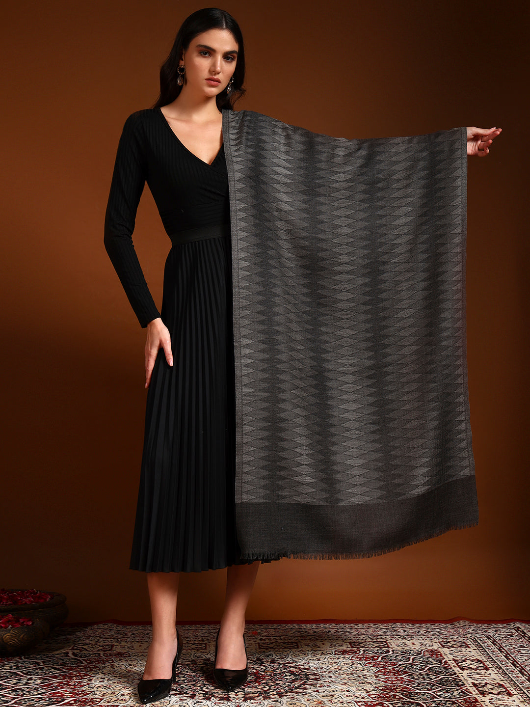 Women 100% Pure Wool Checkered Stole, Sustainable and Natural Fabric (Size 71x203 CM)