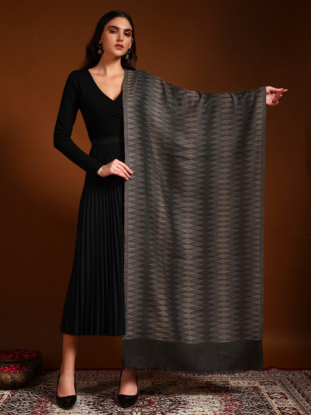 Women 100% Pure Wool Checkered Stole, Sustainable and Natural Fabric (Size 71x203 CM)