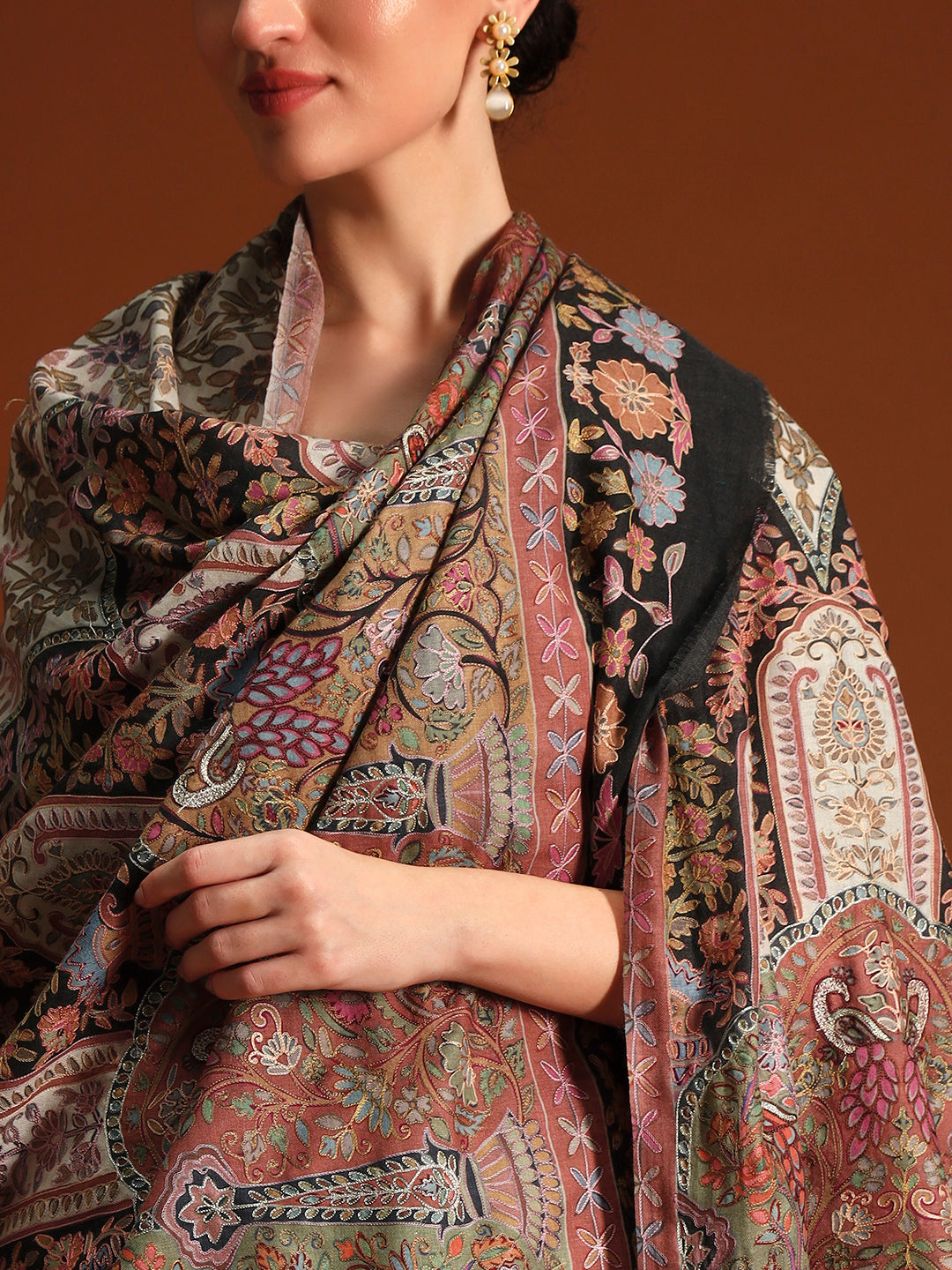 Women Mughlia Bagg Fine Wool Fabric Kalamkari Embroidered Shawl