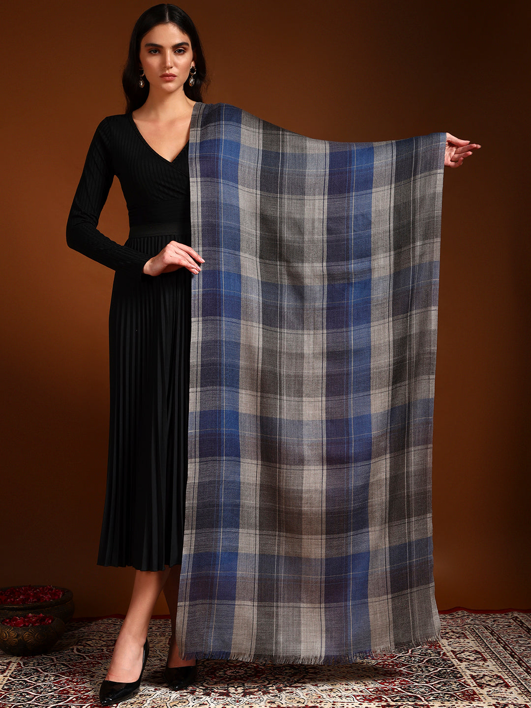 Women 100% Pure Wool Checkered Stole, Sustainable and Natural Fabric (Size 71x203 CM)