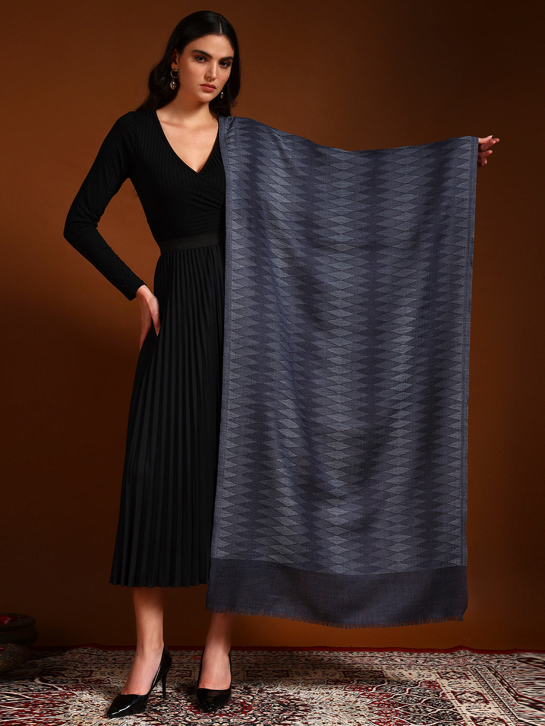 Women 100% Pure Wool Ikat Checkered Stole, Sustainable and Natural Fabric (Size 71x203 CM)