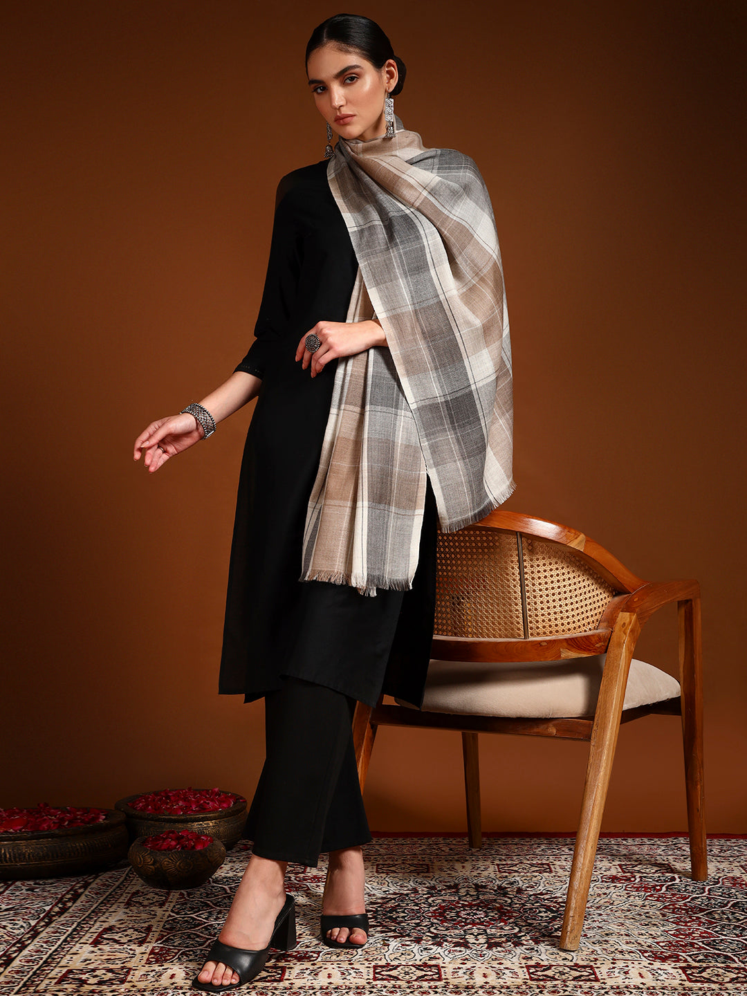 Women 100% Pure Wool Checkered Stole, Sustainable and Natural Fabric (Size 71x203 CM)