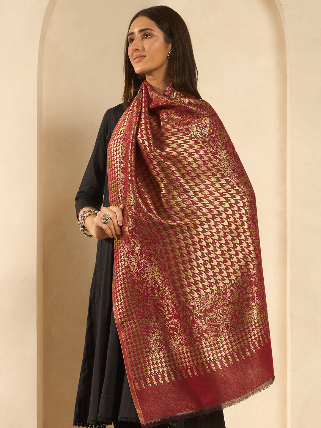 Women Royal Zari Elegance Stole