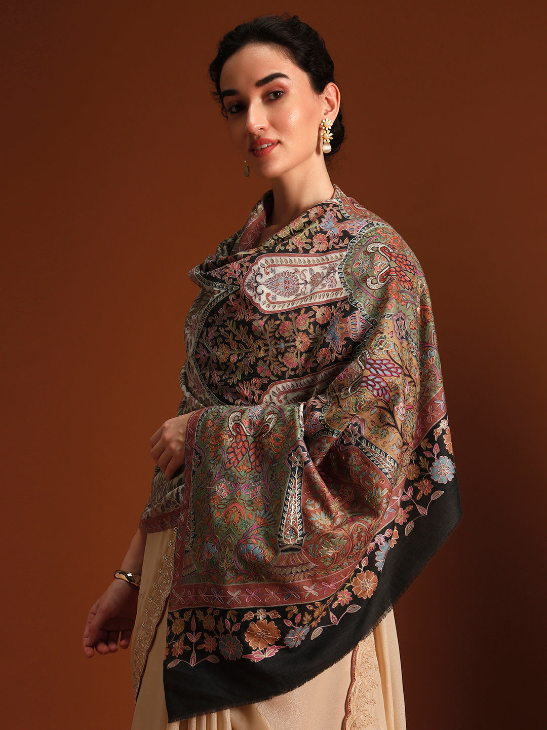 Women Mughlia Bagg Fine Wool Fabric Kalamkari Embroidered Shawl