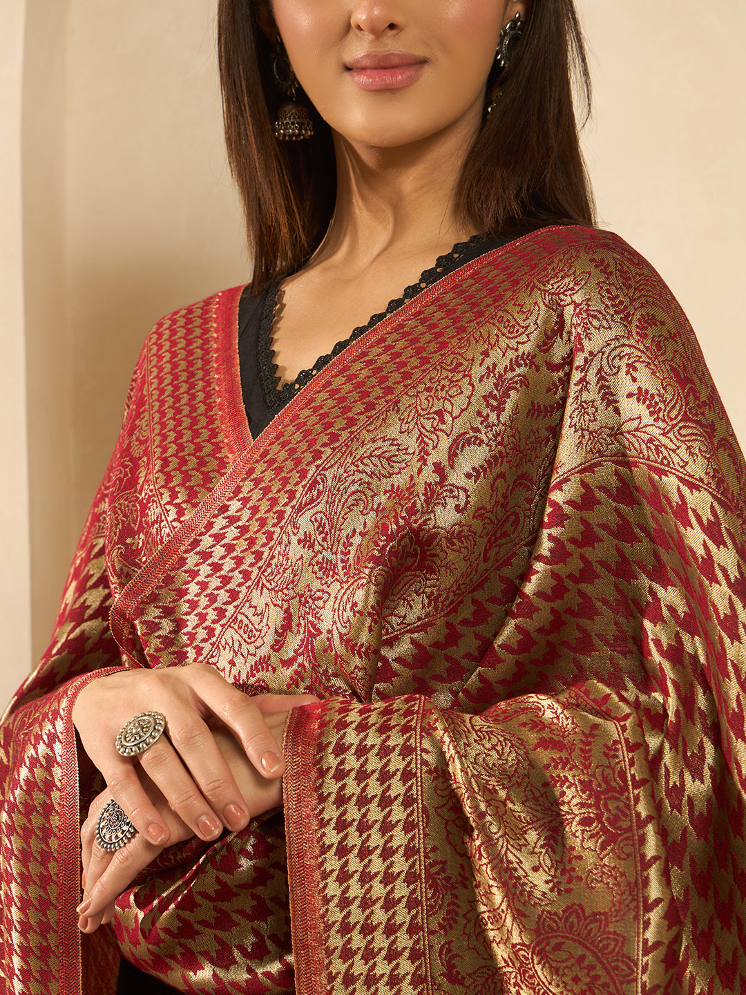 Women Royal Zari Elegance Stole
