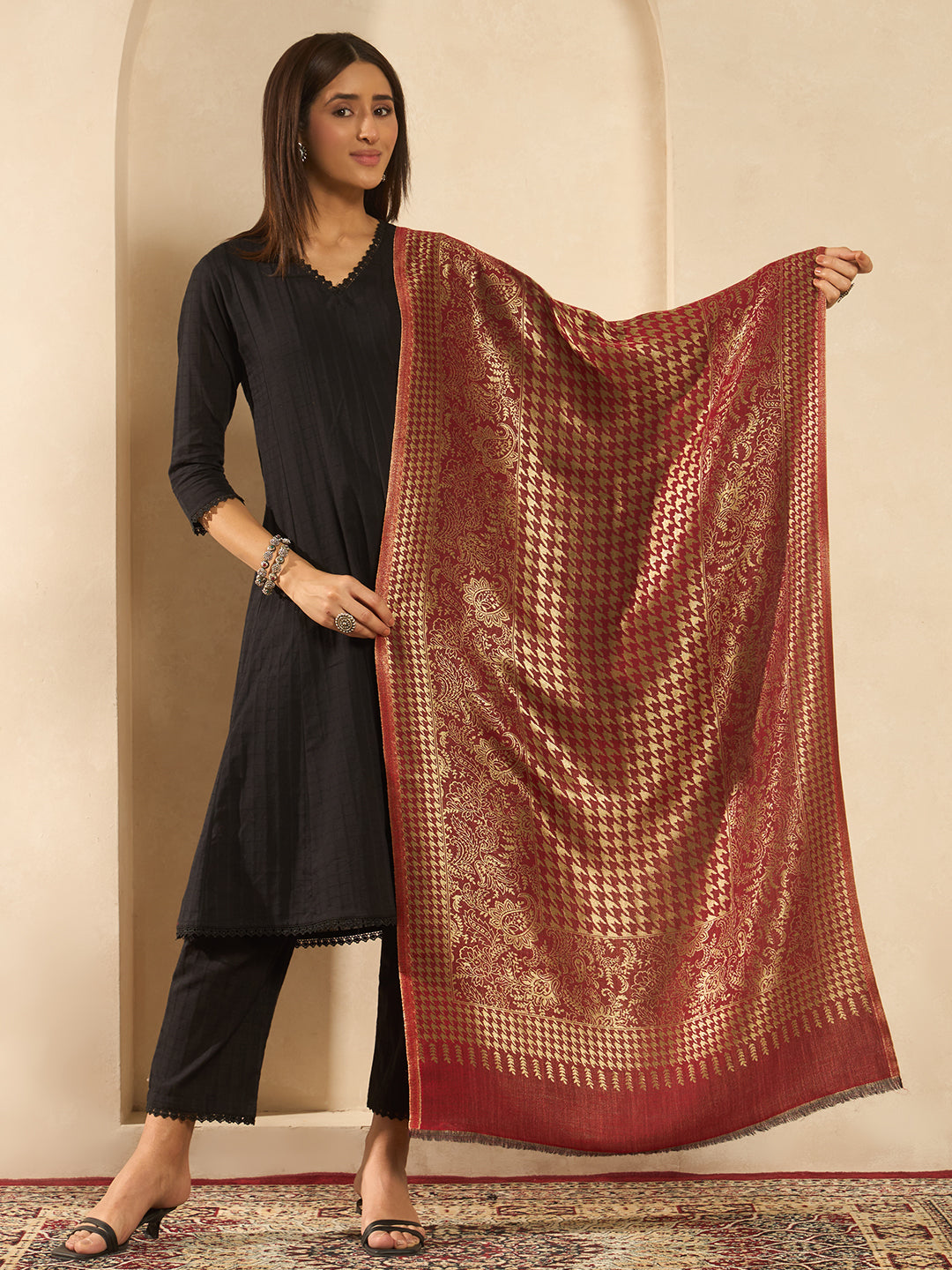 Women Royal Zari Elegance Stole