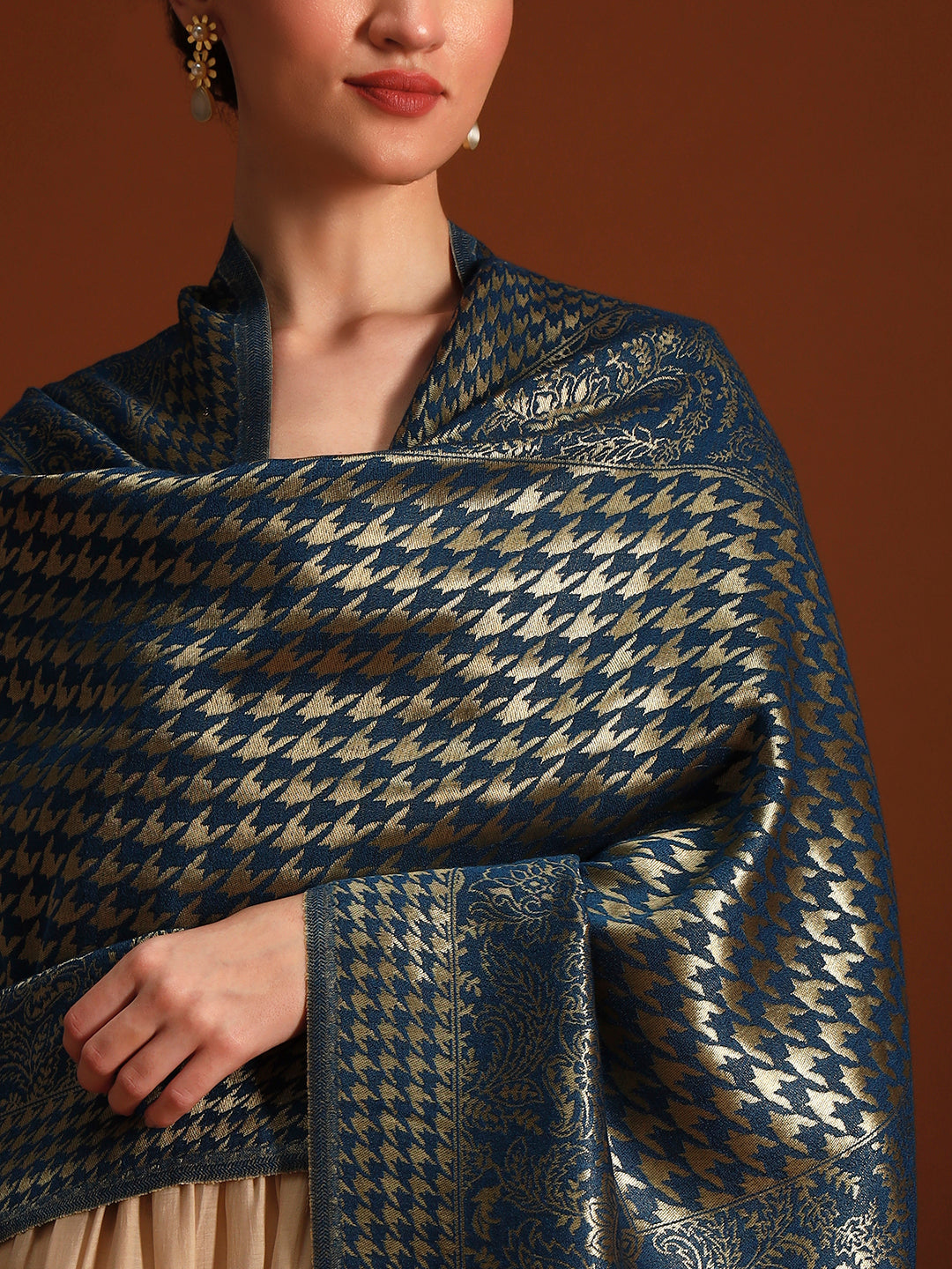 Women Royal Zari Elegance Stole