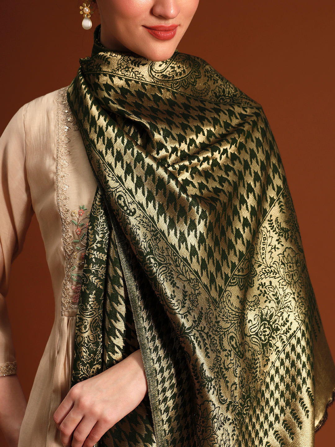 Women Royal Zari Elegance Stole