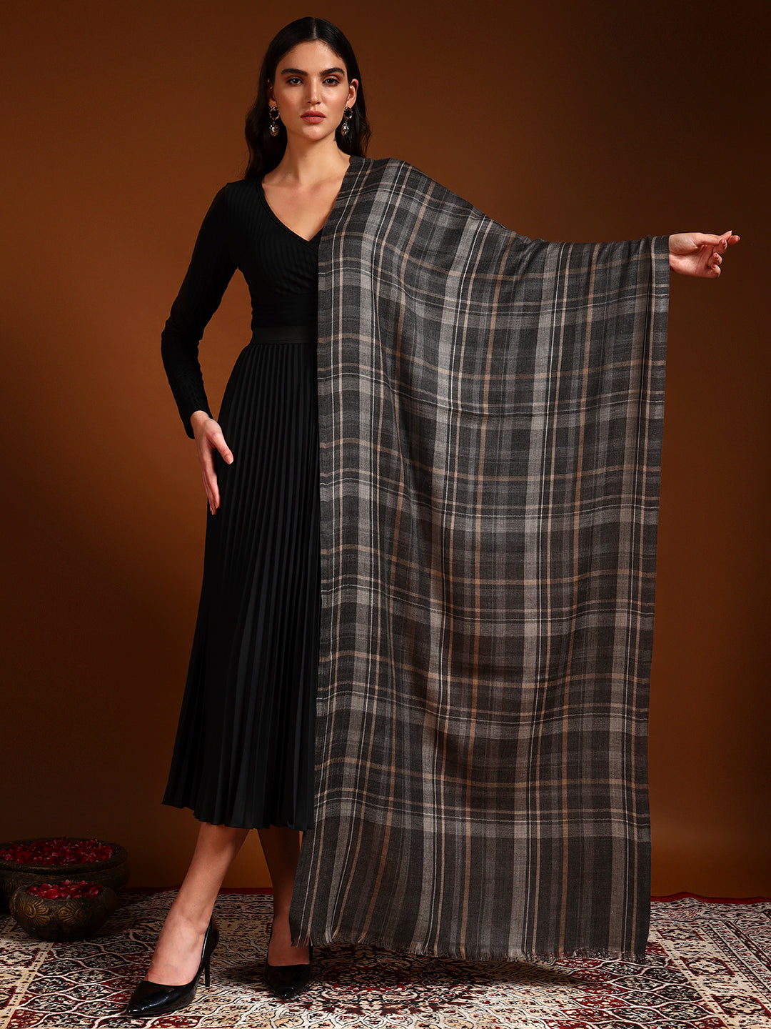 Women 100% Pure Wool Checkered Stole, Sustainable and Natural Fabric (Size 71x203 CM)