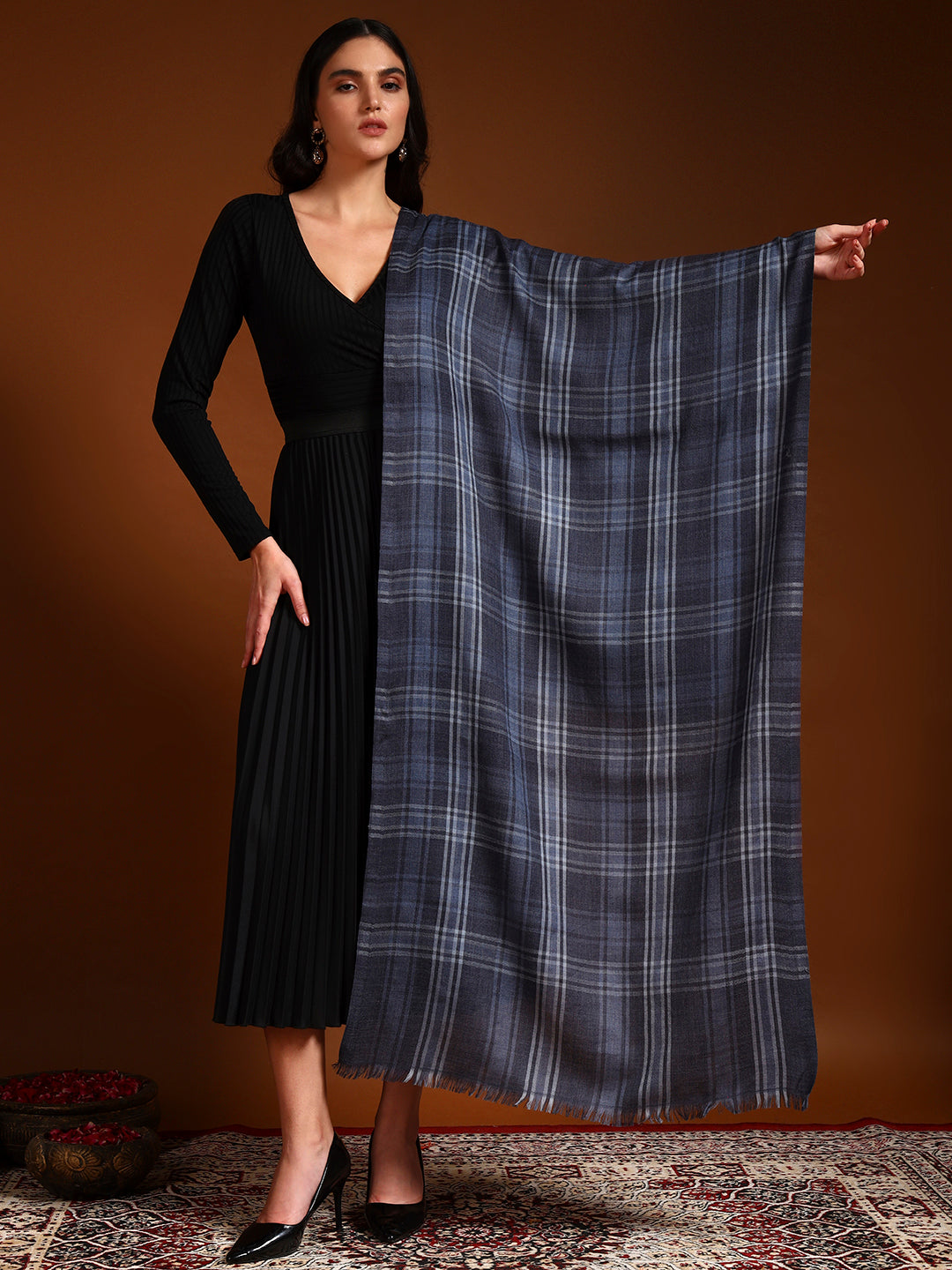 Women 100% Pure Wool Checkered Stole, Sustainable and Natural Fabric (Size 71x203 CM)