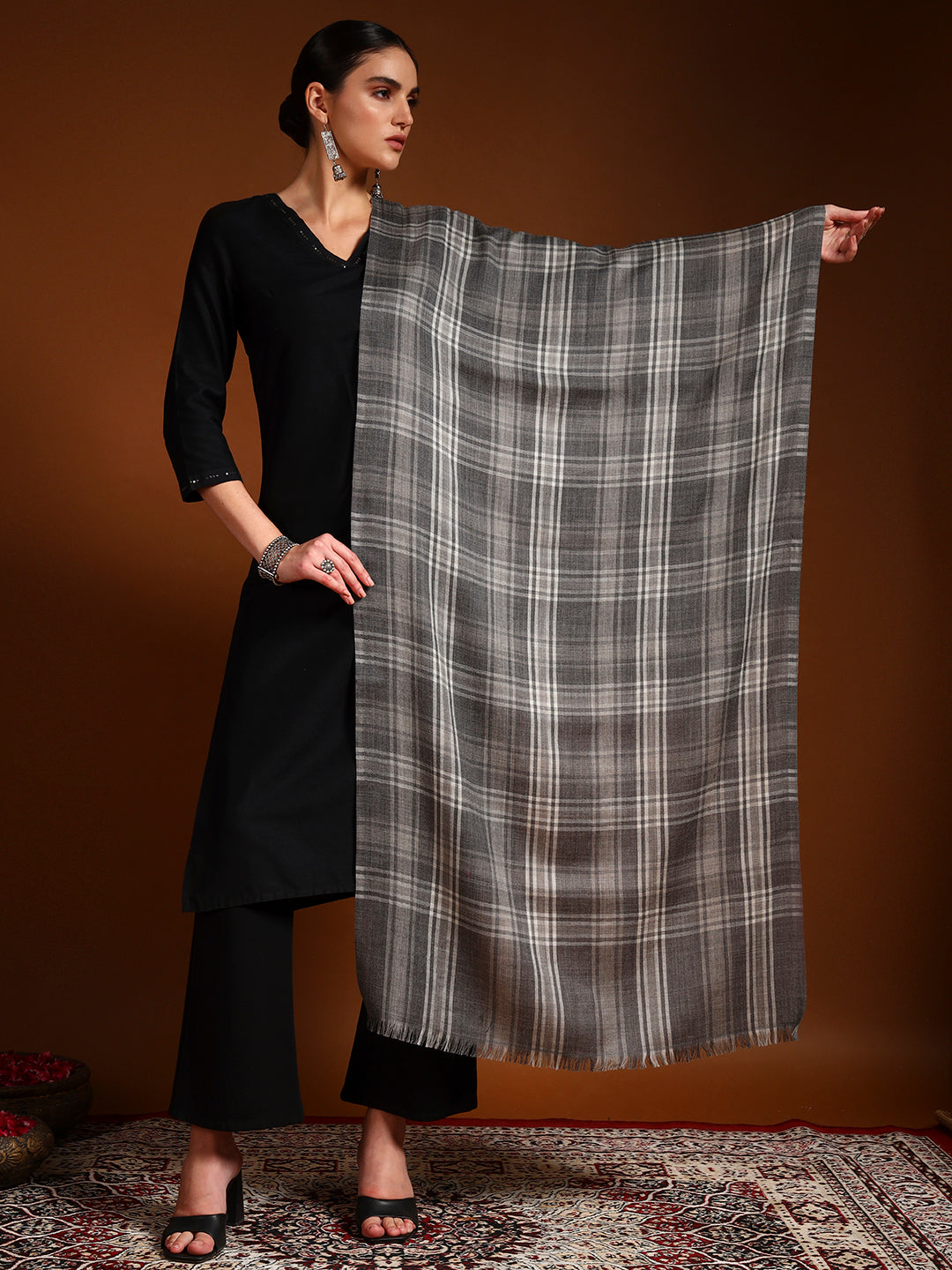 Women 100% Pure Wool Checkered Stole, Sustainable and Natural Fabric (Size 71x203 CM)